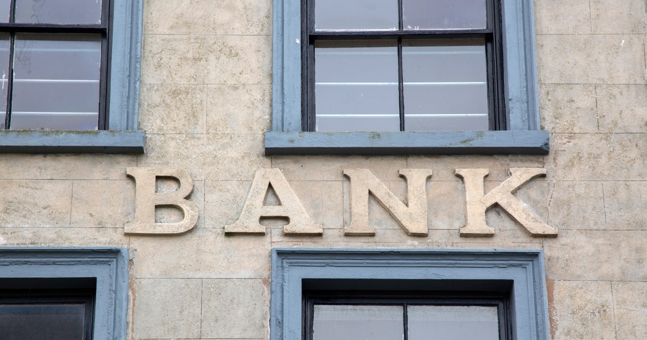 Banki cofają część podwyżek, kredytobiorcy są zagubieni. "Wyraźny dylemat"