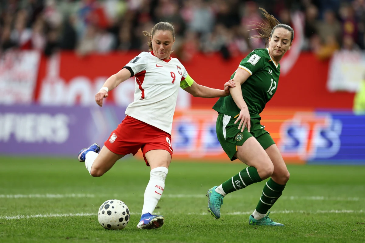 Polskie piłkarki przegrały w Gdańsku z Irlandią 2:3 w trzeciej kolejce dywizji A Ligi Narodów. Rozgrywki te są jednocześnie eliminacjami do przyszłorocznych mistrzostw świata. Biało-Czerwone będą miały okazję na rewanż w najbliższą sobotę w Dublinie.
