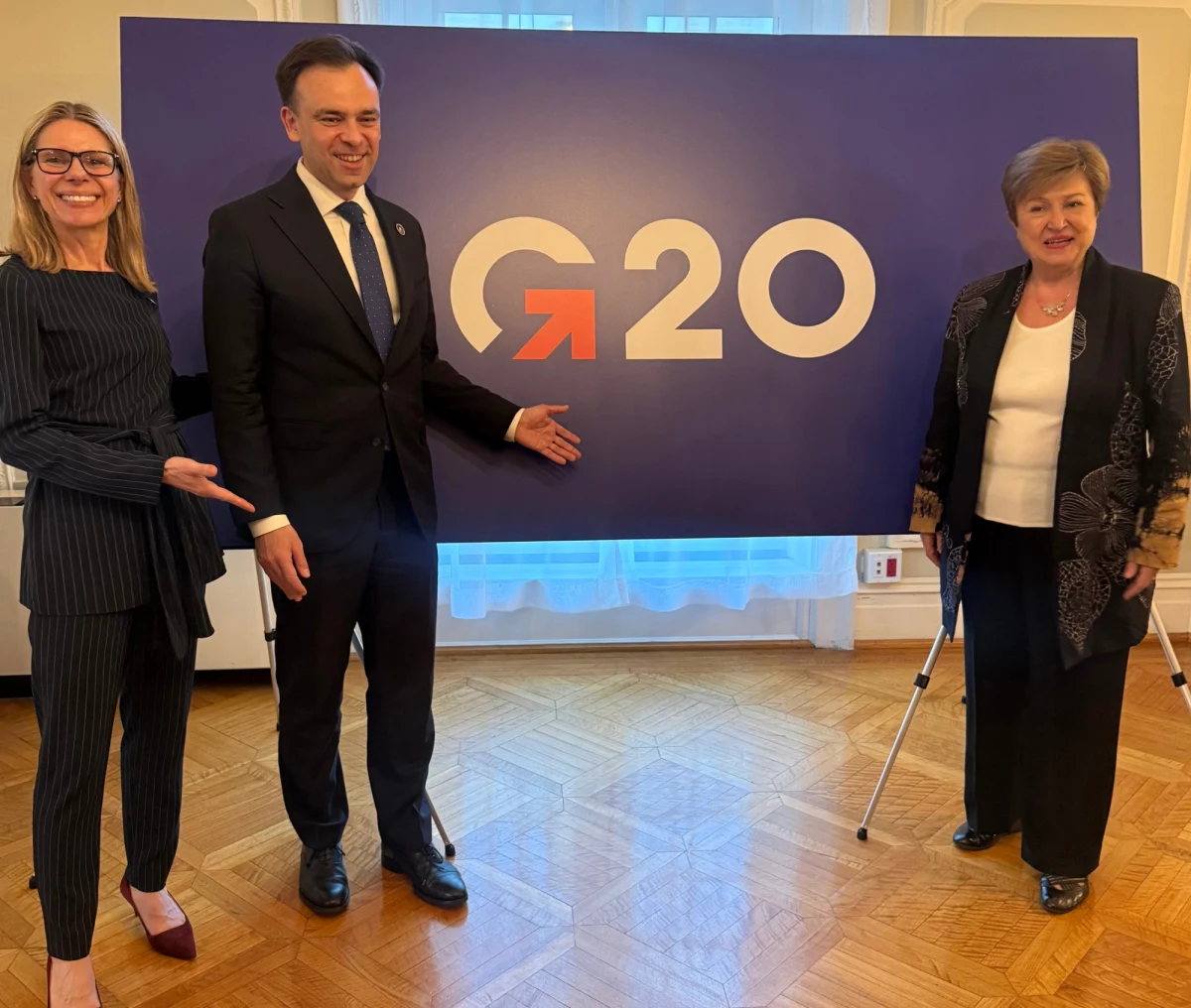 "Polska - wszystkiego najlepszego" - powiedziała szefowa Międzynarodowego Funduszu Walutowego Kristalina Georgiewa. Wcześniej gratulowała Polakom sukcesów. Zdradziła, że nauczyła się jeździć w Polsce... to był mały Fiat. 