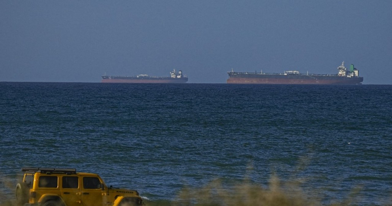 Zmiana w cieśninie Ormuz. Media: Część statków przepłynęła przez kanał