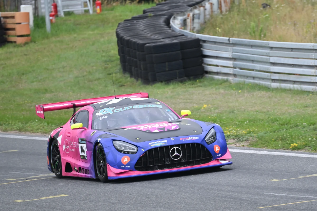 Jedyny w Polsce tor wyścigowy z licencją, Tor Poznań, został zamknięty decyzją Głównego Inspektoratu Ochrony Środowiska. Powodem jest przekroczenie dopuszczalnych norm hałasu. To ogromny cios dla polskiego motosportu – odwołane zostają wszystkie zaplanowane zawody, a przyszłość obiektu stoi pod znakiem zapytania.