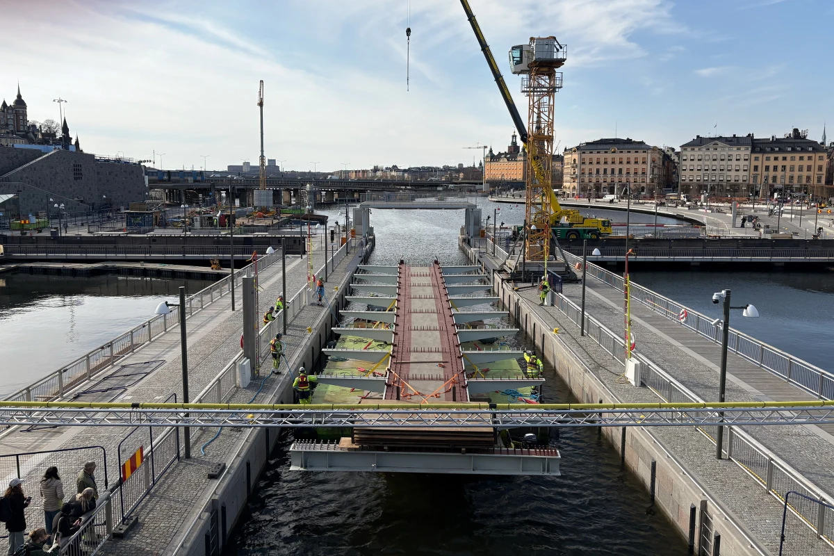 Kładka wyprodukowana w Gdyni będzie nową atrakcją centrum Sztokholmu. Ma mieć kształt wijącej się żmii i połączyć Soedermalm ze Starym Miastem.