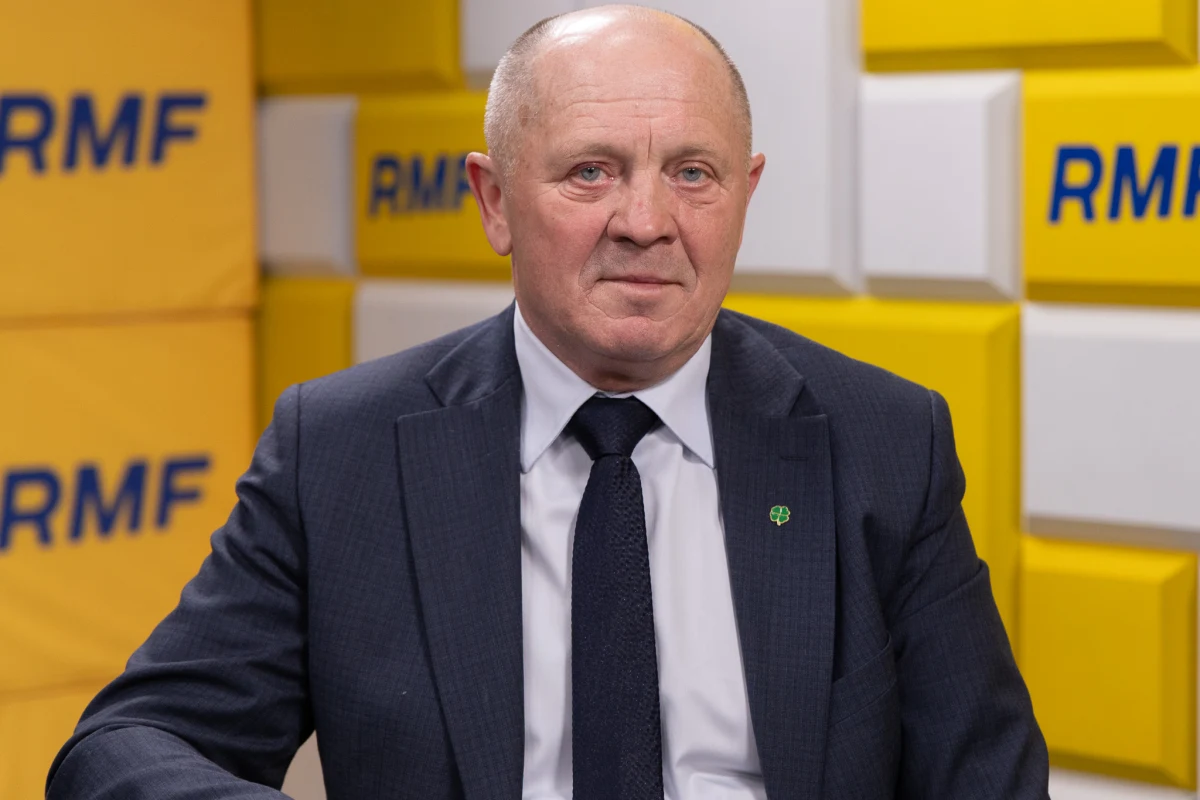 Marek Sawicki w Porannej rozmowie w RMF FM mówił wprost, że Paulina Hennig-Kloska może wkrótce stracić stanowisko ministry środowiska i klimatu. "Toczą się dyskusje na jej temat. Uważam, że jest poważnie zagrożona, jeśli chodzi o dalsze funkcjonowanie w roli ministra. (...) Zasady zostały przekroczone" - powiedział poseł Polskiego Stronnictwa Ludowego. 