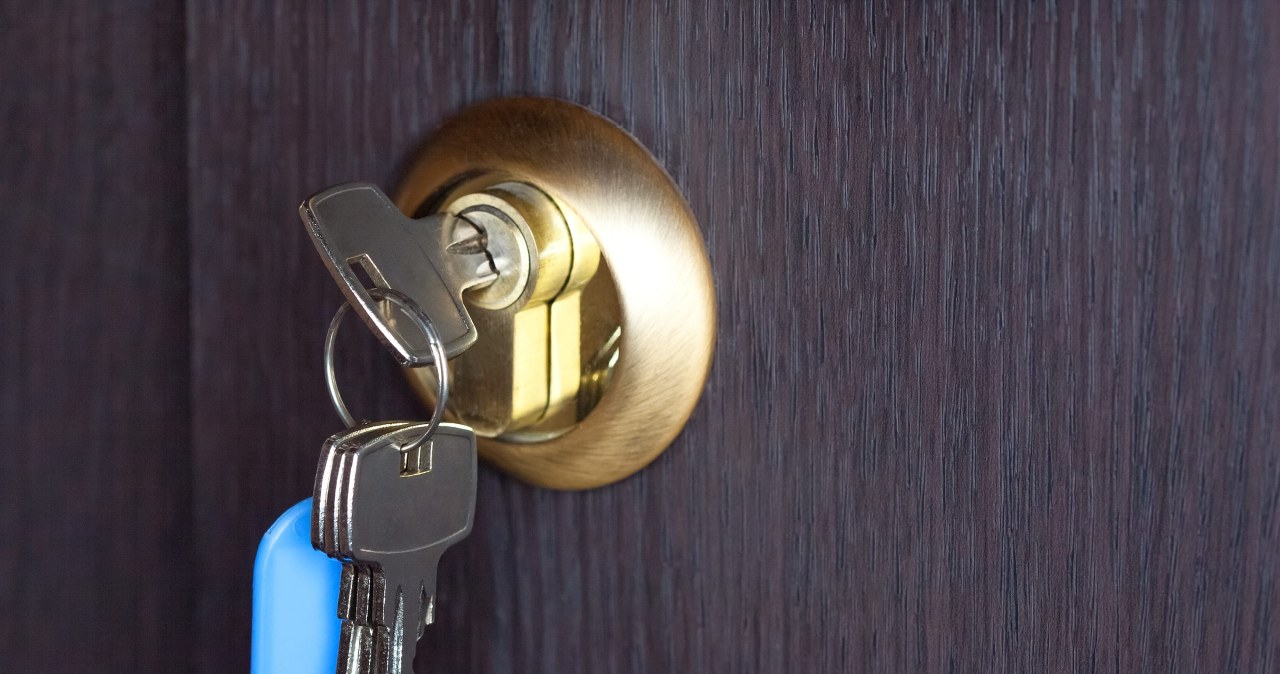 Zostawiasz klucz w zamku na noc? Narażasz się na duże straty
