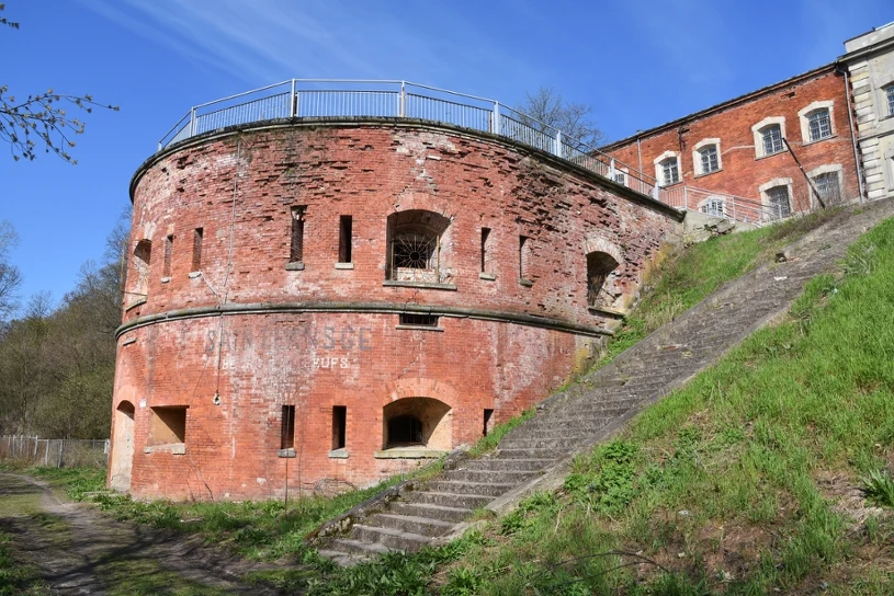 Twierdza Modlin robi wrażenie. Jeden z najdłuższych budynków w Europie