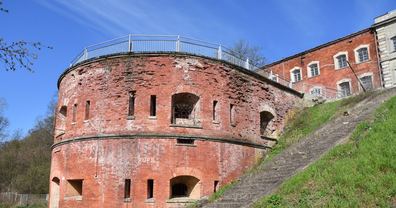Twierdza Modlin robi wrażenie. Jeden z najdłuższych budynków w Europie