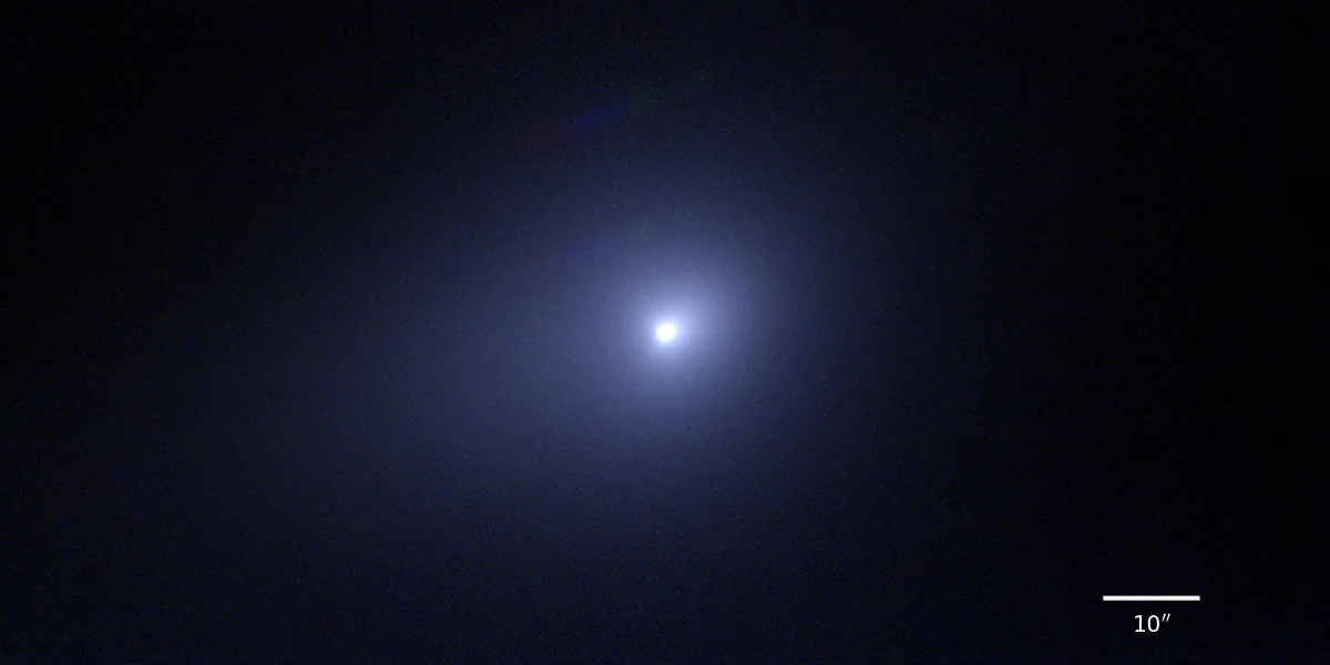 Japoński teleskop Subaru przeprowadził przełomowe obserwacje komety 3I/ATLAS, która przybyła do naszego Układu Słonecznego z przestrzeni międzygwiezdnej. Zaawansowane instrumenty teleskopu zarejestrowały zmiany w składzie chemicznym otoczki tego niezwykłego obiektu, po jego największym zbliżeniu do Słońca. Wyniki tych badań odsłaniają nowe informacje na temat procesów zachodzących w jądrach komet i różnic między obiektami pochodzącymi z naszego Układu Słonecznego a tymi, które powstały w odległych systemach gwiezdnych. Praca na ten temat zostanie opublikowana w przyszłym tygodniu w czasopiśmie "The Astronomical Journal".