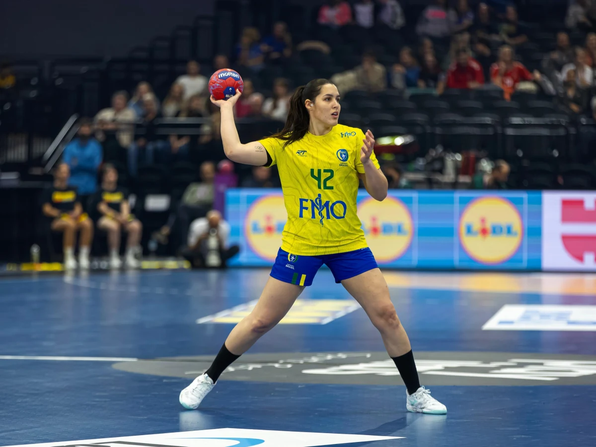 Walczący o mistrzostwo Polski piłkarek ręcznych MKS Lublin kontynuuje transferową ofensywę. Po zakontraktowaniu reprezentantki Danii Sary Paulsen, do biało-zielonych dołączy reprezentantka Brazylii. Jej personalia kibice powinni szybko zapamiętać. Nazywa się... Jhennifer Lopes.