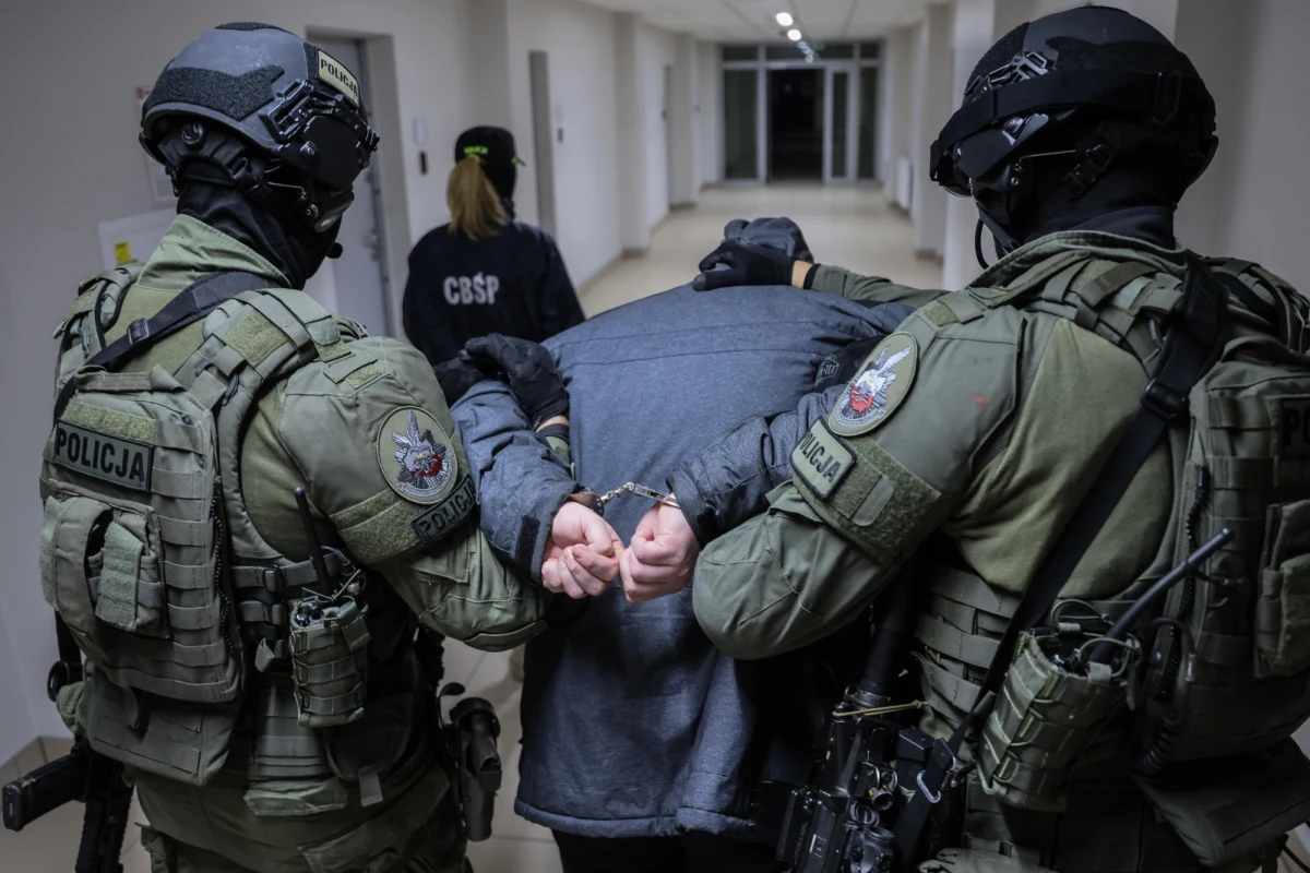 Turka ściganego czerwoną notą Interpolu zatrzymali w Łódzkiem funkcjonariusze Centralnego Biura Śledczego Policji. Murat O. był poszukiwany przez turecki wymiar sprawiedliwości w związku ze skazaniem na 30 lat więzienia za udział w przemycie blisko 60 kilogramów heroiny.