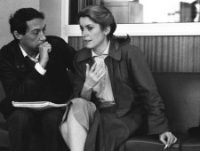 Catherine Denevue. W centrum kadru