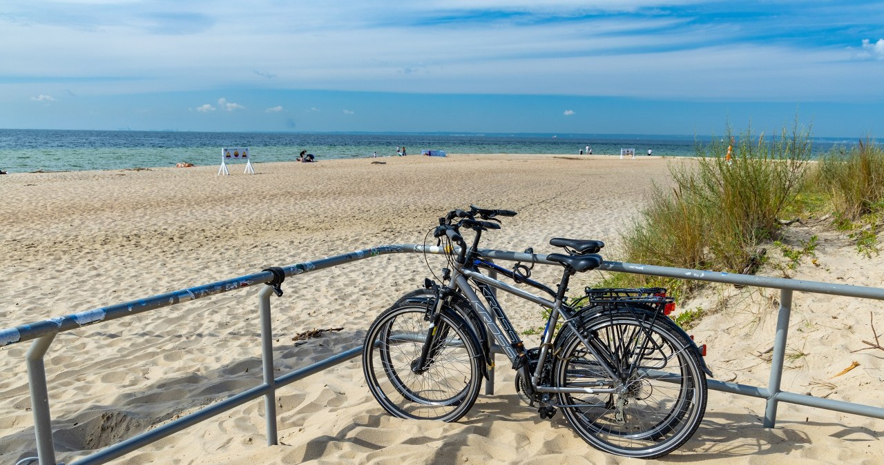 Ta nadmorska trasa rowerowa oczaruje każdego. Idealna na majówkę