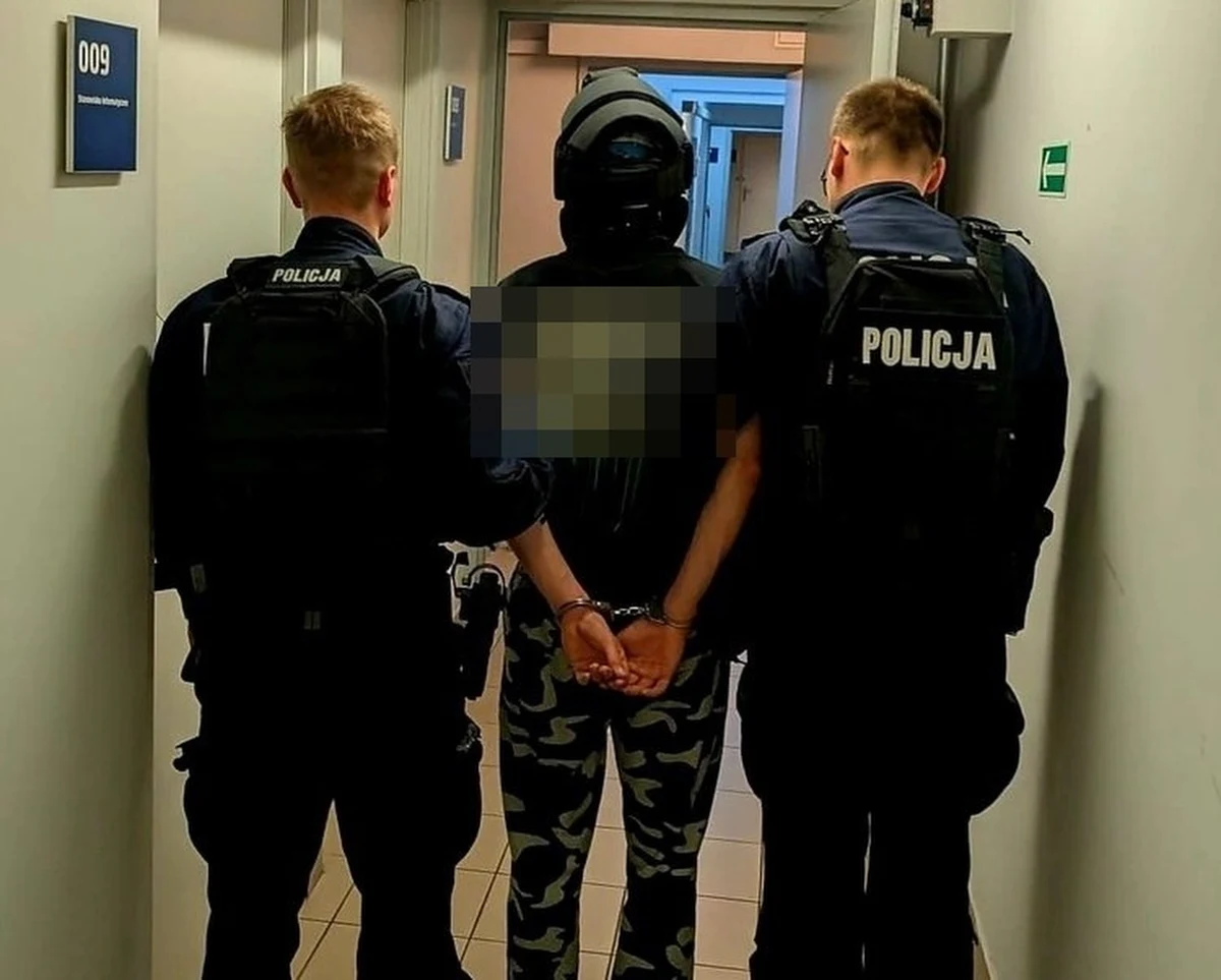 Do 8 lat więzienia grozi 19-latkowi, który podpalił wiatę śmietnikową w Katowicach. Wzniecony przez niego ogień przeniósł się na zaparkowane w pobliżu auta. Straty oszacowano na ponad 160 tysięcy złotych. 