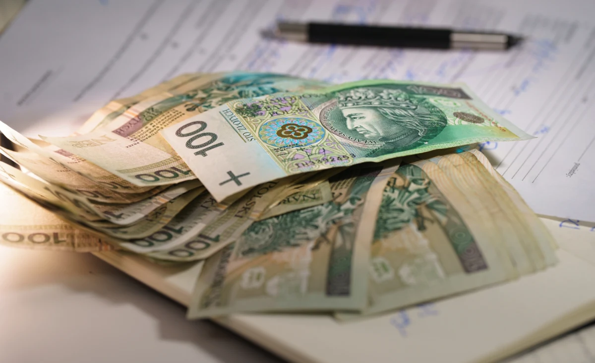 Karol Nawrocki jest "za". Prezydent pozytywnie odniósł się do projektu ustawy Polski 2050 podnoszącego drugi próg podatkowy ze 120 do 140 tys. zł. Podkreślił, że takie samo rozwiązanie przewiduje jego projekt ustawy, który trafił "do sejmowej zamrażarki".