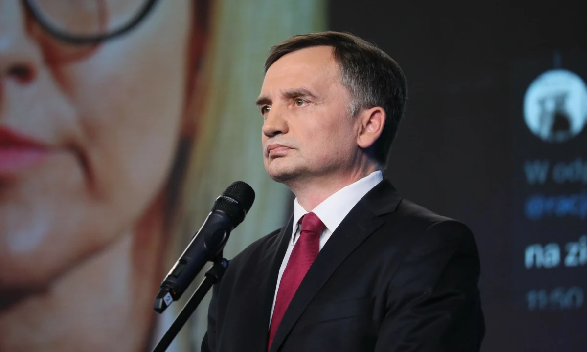 "Pan ambasador Rose zapewnia, że nie ma takich planów ze strony Stanów Zjednoczonych" - powiedział w Porannej rozmowie w RMF FM wicepremier Radosław Sikorski, odnosząc się do doniesień, że były minister sprawiedliwości mógłby ubiegać się o ochronę międzynarodową w USA. 