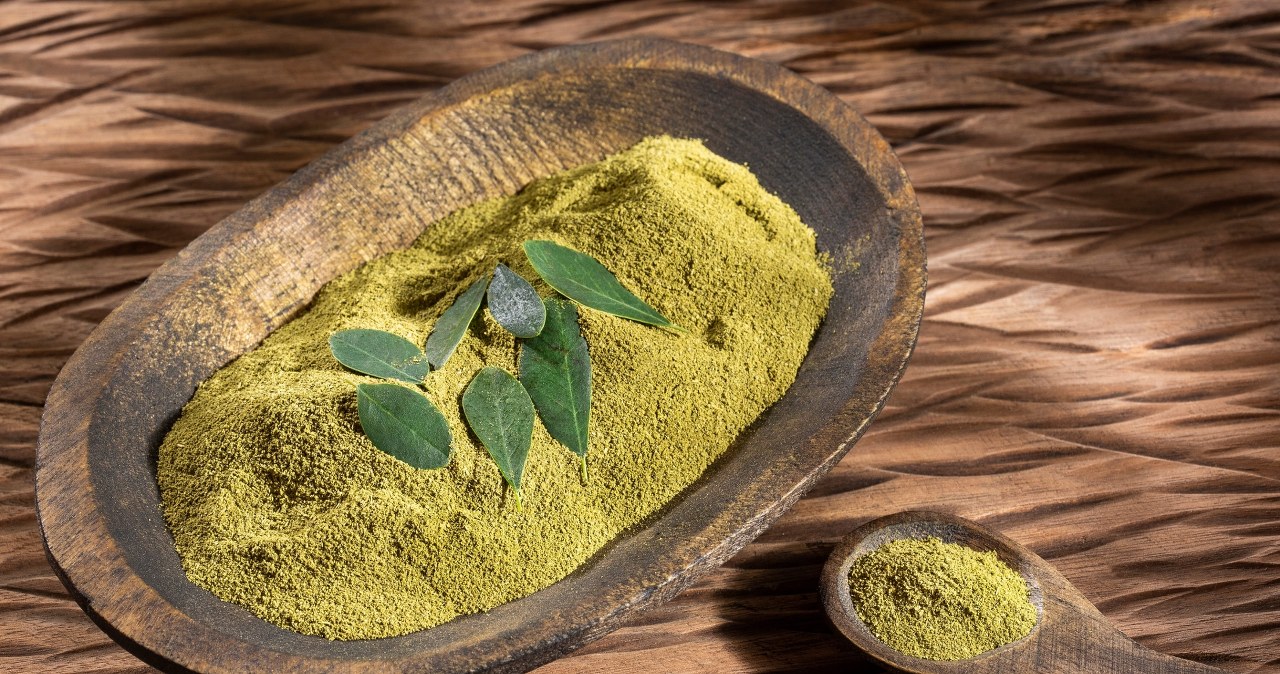 Wygląda jak matcha, ale smakuje dużo lepiej. Wykorzystaj ten super food
