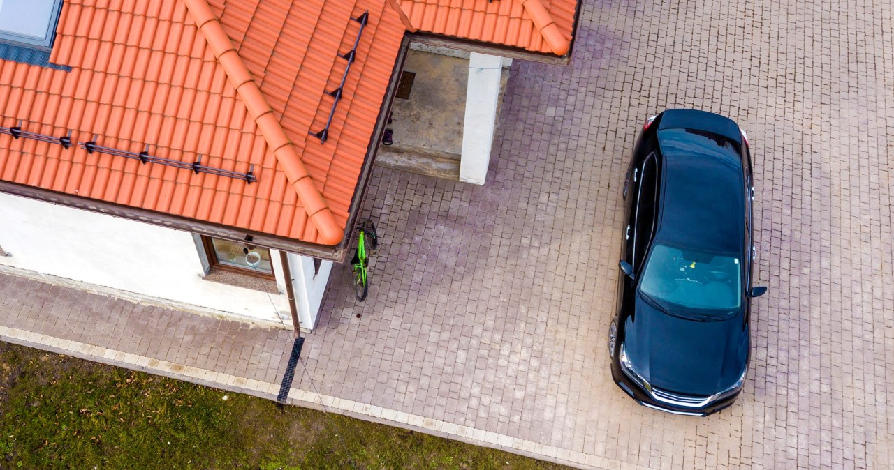 Nawet 23 tys. zł na wiatę dla auta. Właściciele domów mają mało czasu