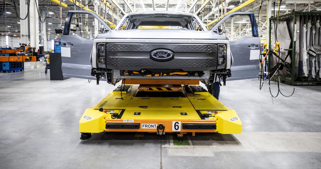 Trump chce, by Ford i General Motors produkowały uzbrojenie