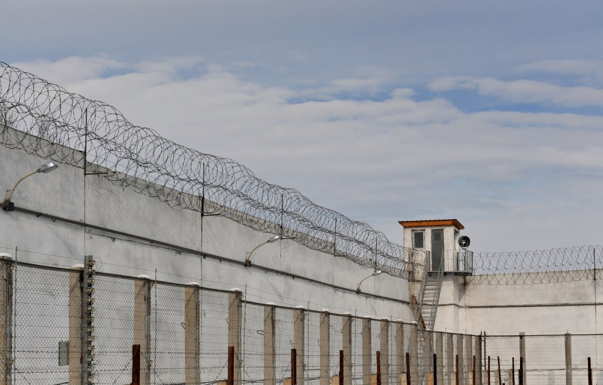 Więzienna hala do wynajęcia. Można zatrudnić choćby 50 skazanych