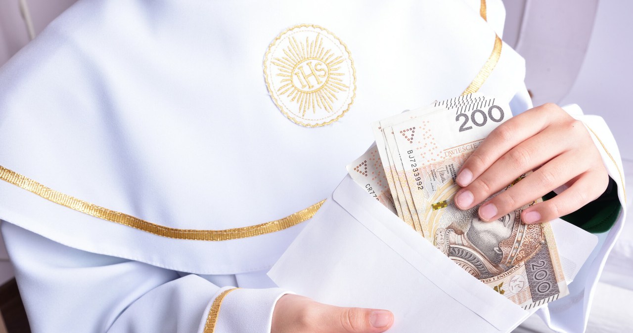 Pieniądze z komunii dziecka. Kto według prawa jest ich właścicielem?
