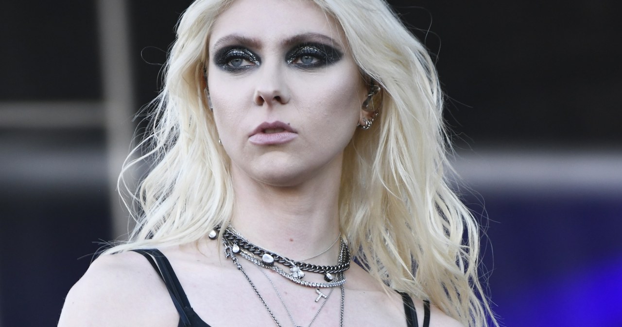 Gwiazda trafiła do szpitala po ukąszeniu pająka. "Show musi trwać"