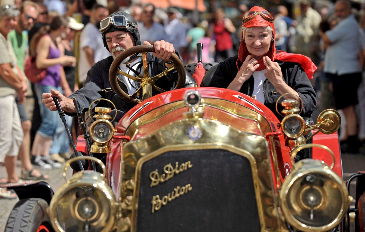 Najstarsza "stacja benzynowa" na świecie była… apteką. Kobieta pierwszym klientem