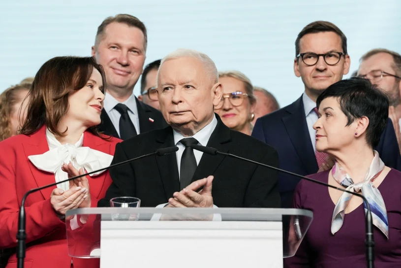 Moment krytyczny zachowań zbiorowych w PiS. Czy będzie rozłam?