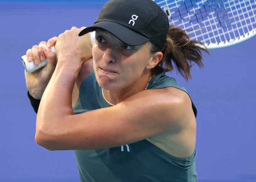 Dwóch rywali. Iga Świątek zrobiła show. W Stuttgarcie rozległy się brawa