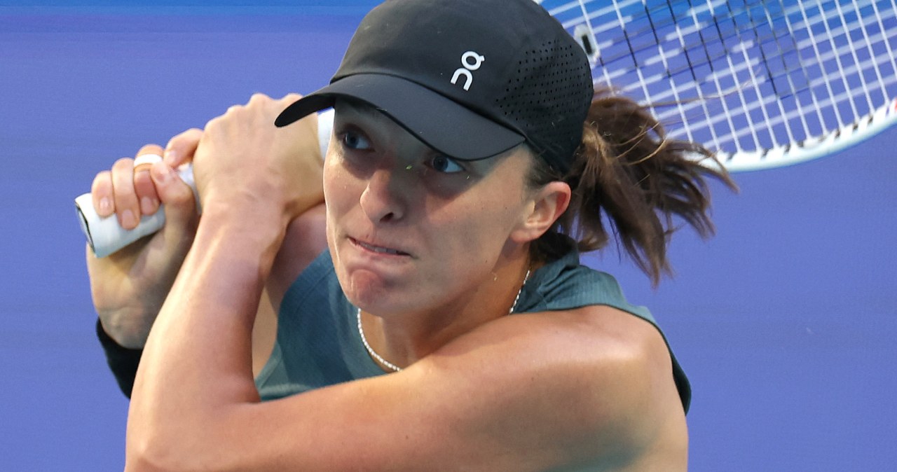 Dwóch rywali. Iga Świątek zrobiła show. W Stuttgarcie rozległy się brawa