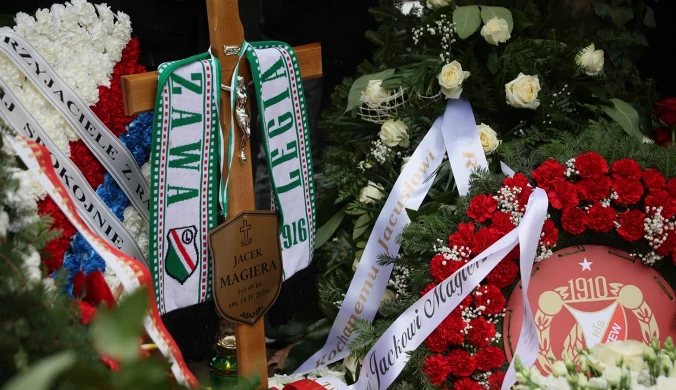 Jacek Magiera spoczął obok legendy. Pracowali razem dwie dekady