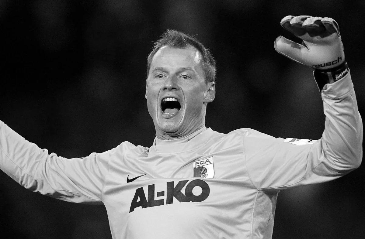 Nie żyje Alex Manninger, były bramkarz Arsenalu, Liverpoolu czy Juventusu. Jak informuje "Bild" - za austriackimi mediami - 48-letni były piłkarz, wychowanek klubu Austria Salzburg, zginął tragicznie. Jego samochód zderzył się z pociągiem niedaleko Salzburga.