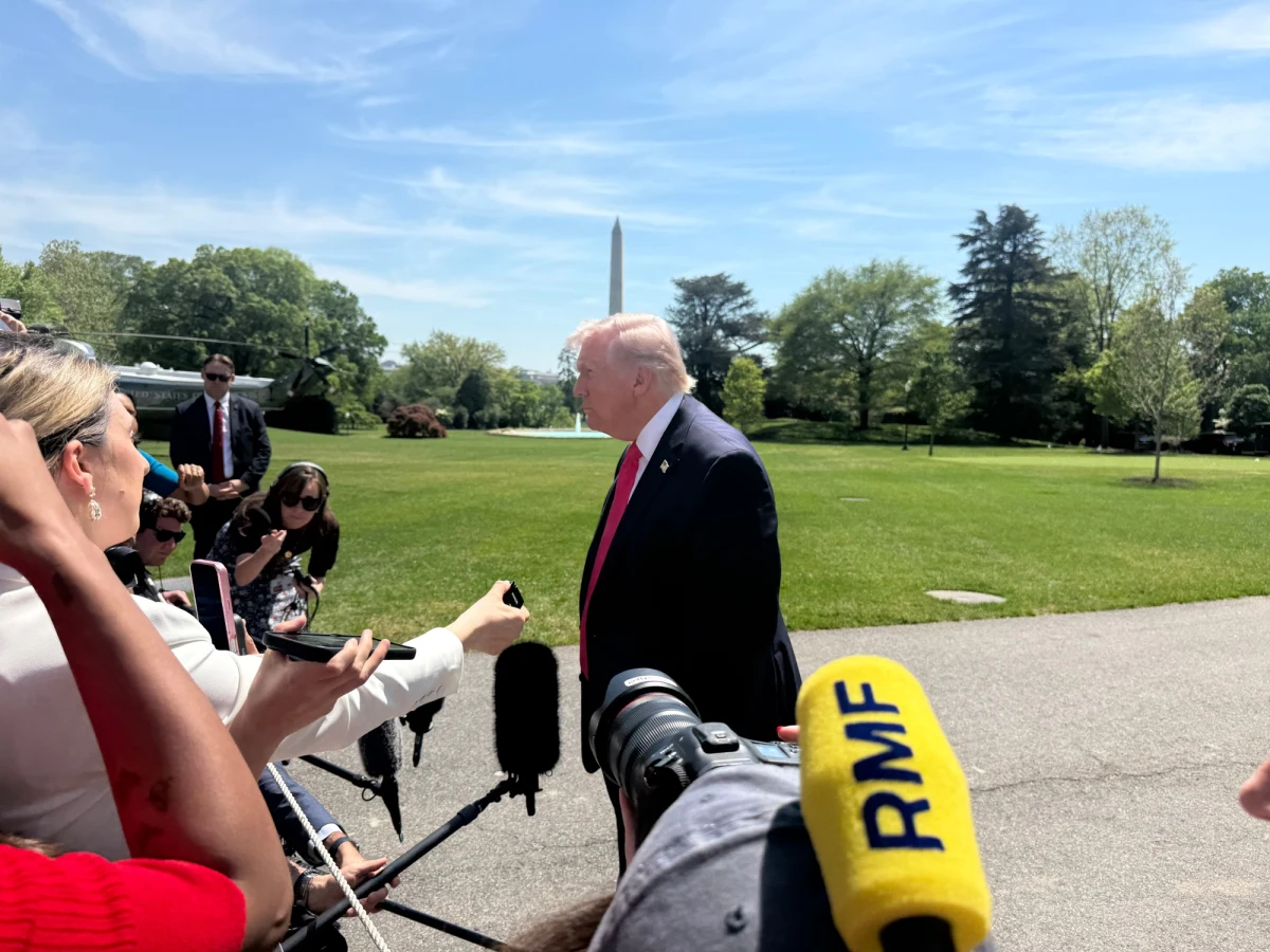 "Jesteśmy teraz bardzo skoncentrowani na Iranie" – powiedział dziennikarzowi RMF FM prezydent Stanów Zjednoczonych Donald Trump. Nasz korespondent pytał amerykańskiego przywódcę o postępy w rozmowach pokojowych w sprawie wojny w Ukrainie. Urzędnicy Białego Domu nieoficjalnie przekazali Pawłowi Żuchowskiemu, że temat Ukrainy zszedł na dalszy plan z powodu wojny w Iranie.