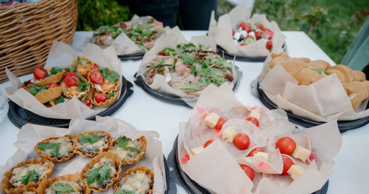 Proste i efektowne dania na komunię. Goście będą zachwyceni