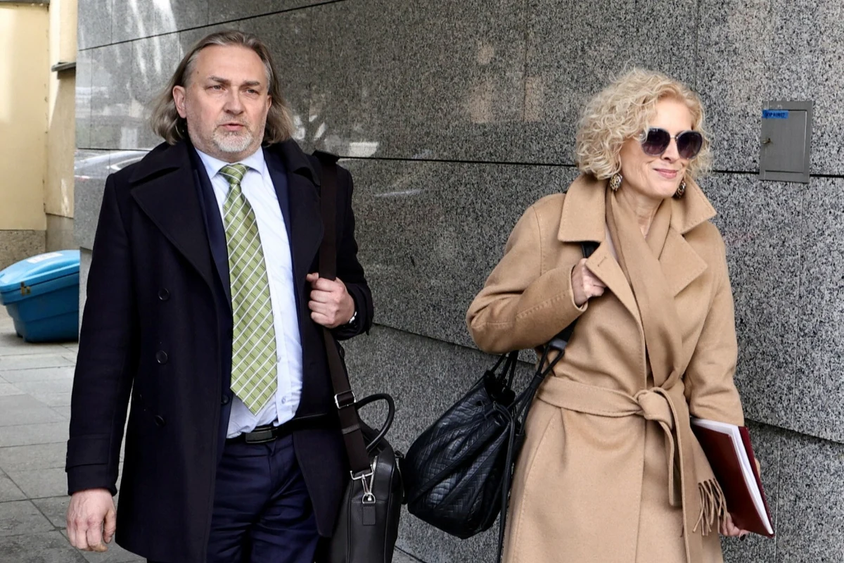 ​Do Prokuratora Generalnego trafiło zawiadomienie o możliwym popełnieniu przestępstwa ws. odmowy dopuszczenia do pracy czwórki sędziów Trybunału Konstytucyjnego przez Bogdana Święczkowskiego. Autorami wniosku jest dwoje nowych sędziów Trybunału zaprzysiężonych przez prezydenta - dowiedział się reporter RMF FM Tomasz Skory. Prezes Trynunału odpowiedział.