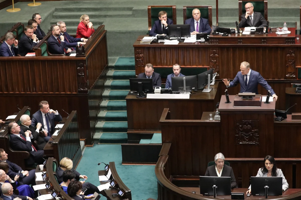 Sejm w piątkowym głosowaniu nie odrzucił weta prezydenta Karola Nawrockiego do ustawy o rynku kryptowalut. Zabrakło 20 głosów. W głosowaniu nie wzięło udział 17 posłów PiS, w tym prezes partii Jarosław Kaczyński i szef klubu Mariusz Błaszczak.
