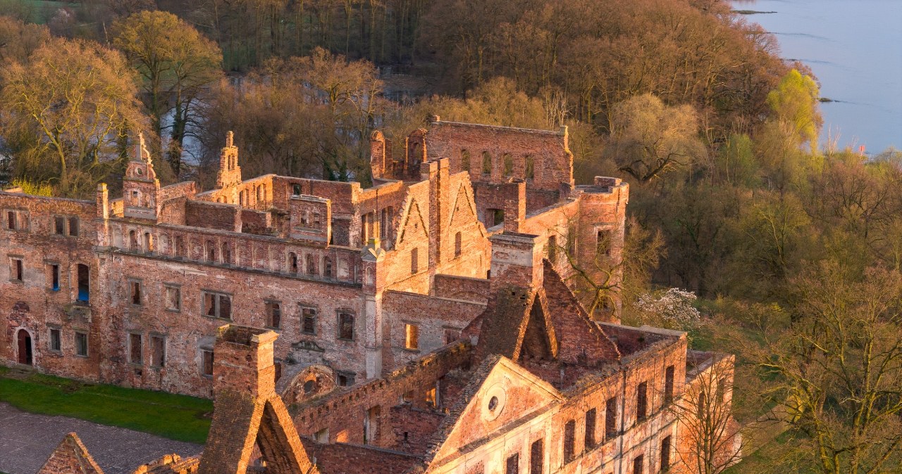 Opuszczony gigant nad Odrą. W regionie krążą o nim mroczne legendy