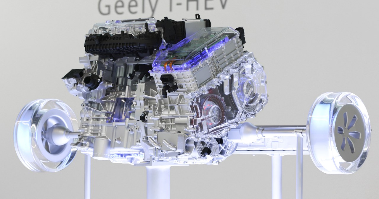 Hybrydowy napęd i-HEV od Geely ma zdetronizować Toyotę. Ile będzie palił?