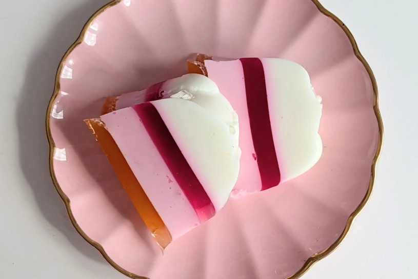 Prosty, tani i szybki sernik bez pieczenia. Robi się go z trzech składników