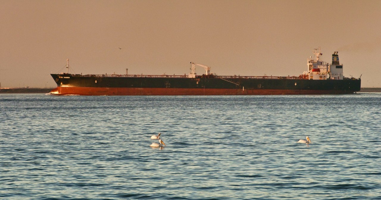 Przełom na Bliskim Wschodzie. Pierwszy tankowiec ominął cieśninę Ormuz