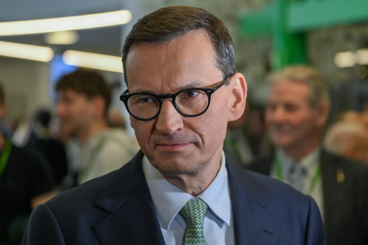 Były premier Mateusz Morawiecki założył stowarzyszenie, które ma skupiać osoby niezadowolone z obecnych propozycji politycznych po - szeroko pojętej - prawej stronie sceny politycznej. Stowarzyszenie Rozwój Plus wywołało burzliwą dyskusję wśród polityków Prawa i Sprawiedliwości oraz podzieliło środowisko partii. Wewnętrzne napięcia i możliwe konsekwencje dyscyplinarne stają się coraz bardziej widoczne.