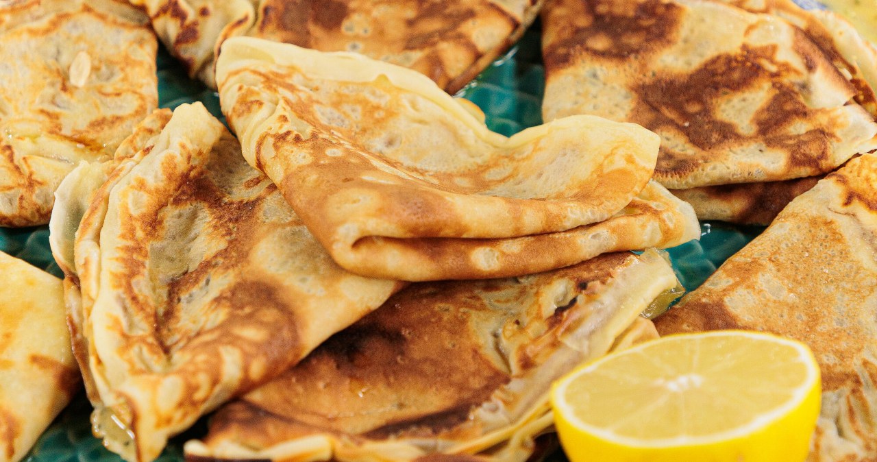 Tradycyjne się przy nich chowają. Naleśniki z dwóch składników pełne białka