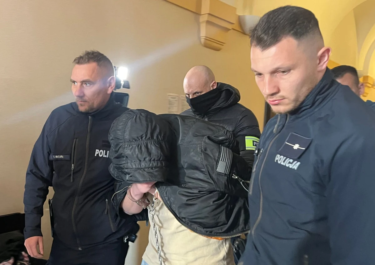 Prokuratura postawiła zarzuty trzem mężczyznom i kobiecie zatrzymanym w Bystrzycy Kłodzkiej. Będą odpowiadać za pozbawienie wolności i pobicie, które miało miejsce we wrześniu ub. roku. Śledczy potwierdzili, że w zajściu brał udział 26-letni mężczyzna, który zginął w strzelaninie 10 kwietnia br.