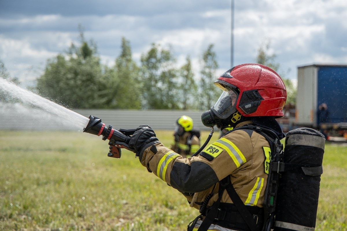 Ogromny pożar w Chełmie. Służby monitorują stan powietrza