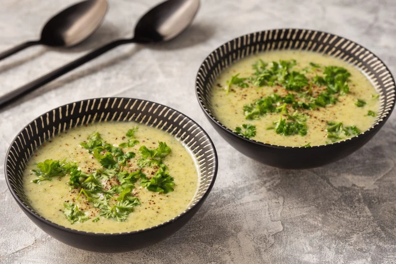 Pyszna i lekka zupa z brokułów. Potrzeba zaledwie kilka składników