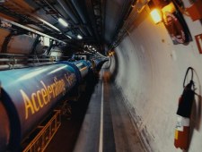 CERN. Podróż w głąb atomu