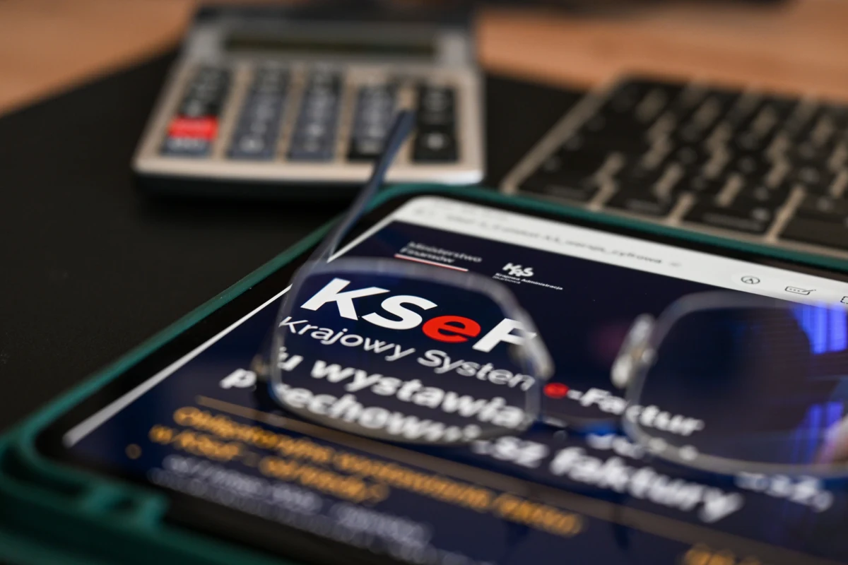 "Należy dokonać głębokiej rewizji KSeF-u" - sugerował w RMF FM były premier Mateusz Morawiecki. Jednocześnie nazwał obecnie rządzących "gospodarczymi fajtłapami" i oskarżył ich o zepsucie dobrego projektu. 