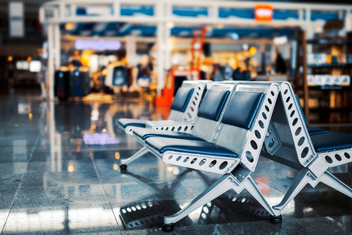 W sobotę o godz. 7 rano czasu lokalnego (o godz. 5:30 czasu polskiego) władze Iranu otworzyły przestrzeń powietrzną we wschodniej części kraju. Przywróciły też funkcjonowanie kilku lotnisk. Taką informację podał niezależny portal Iran International, powołując się na irański urząd lotnictwa cywilnego.