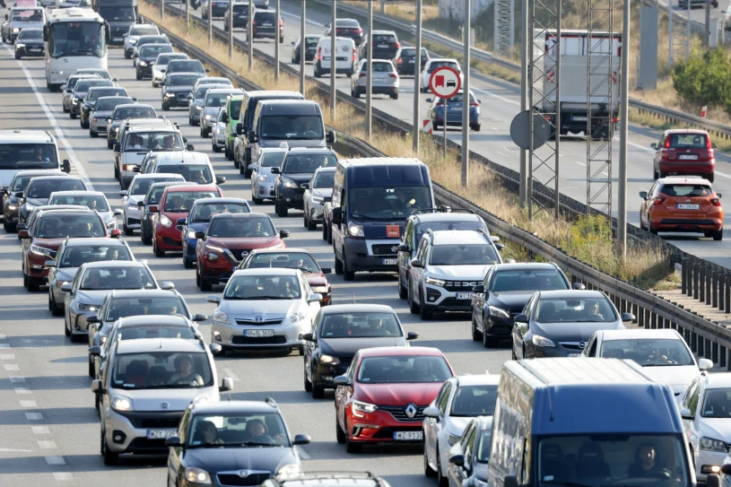 Warszawa się zatyka. Do miasta wjeżdża już 850 tys. aut dziennie