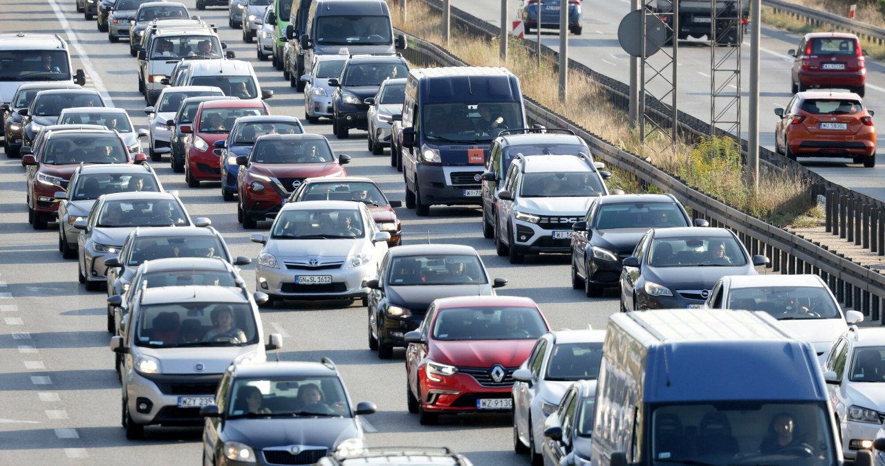 Warszawa się zatyka. Do miasta wjeżdża już 850 tys. aut dziennie