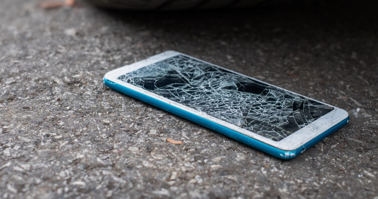 Kupujesz używany telefon? Mógł być naprawiany jak samochód