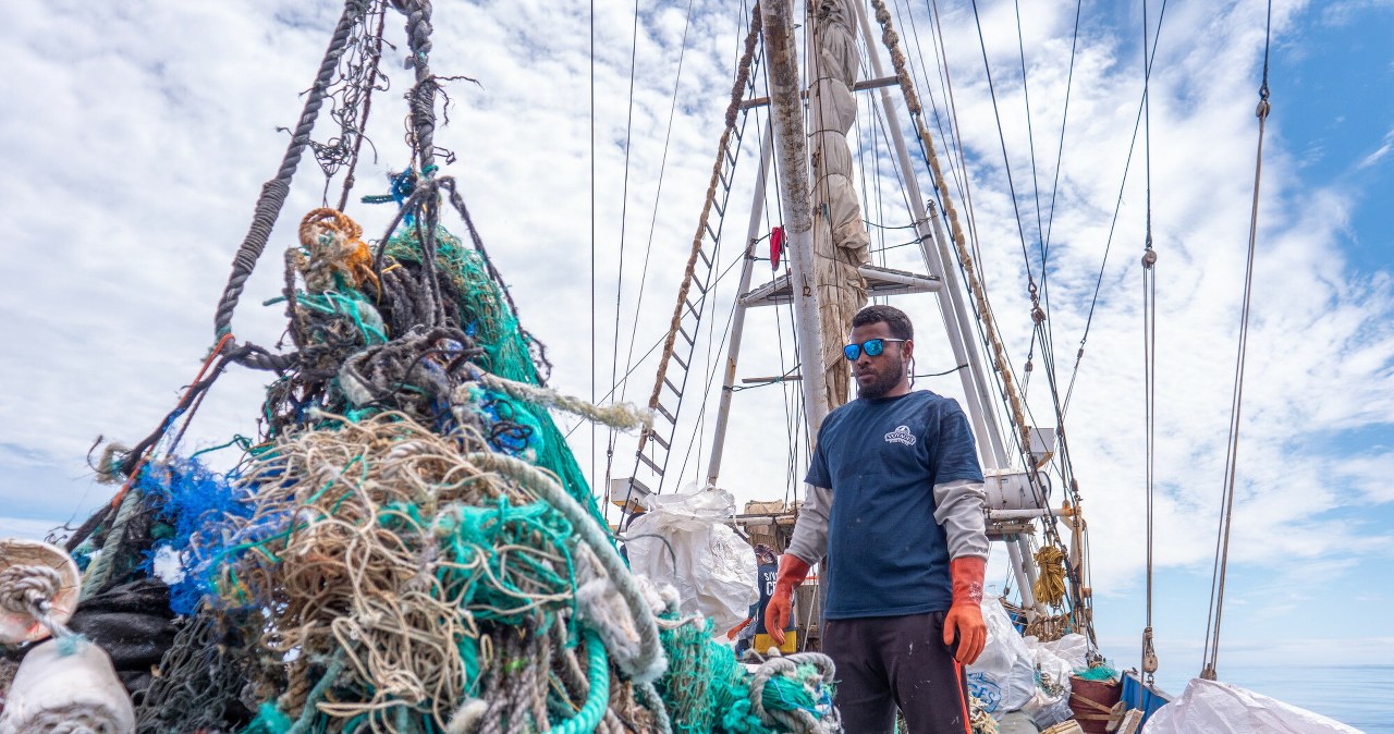 Czy naprawdę powinniśmy przestać usuwać śmieci z oceanów? Naukowcy ostrzegają